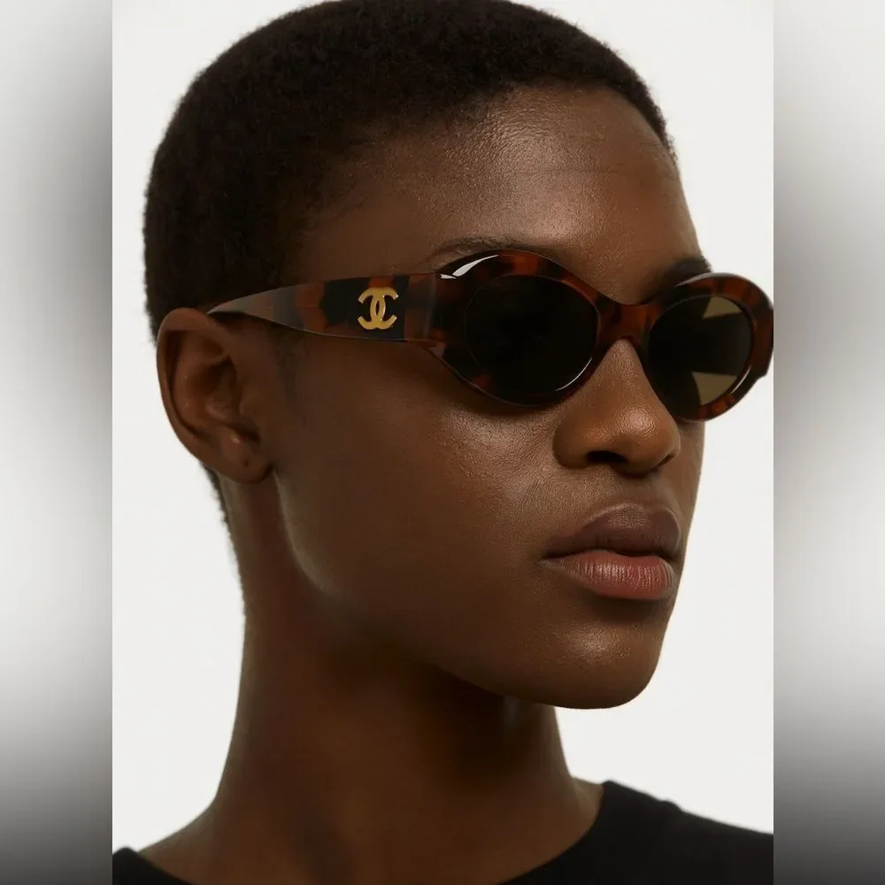 CHANEL Tortoise Shell CC Sunglasses Brown - Picture 3 of 15